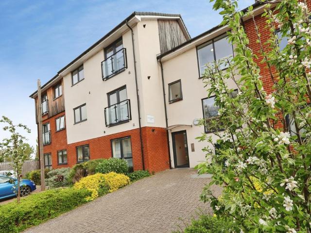 Flat for sale in King's Walden, Hertfordshire