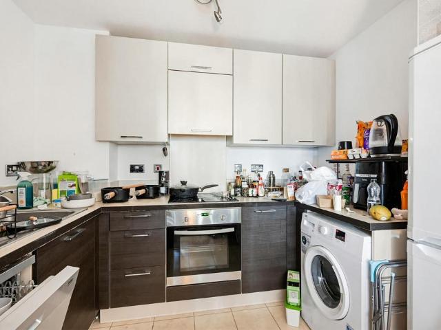 Flat for sale in Waterside Park, Silvertown