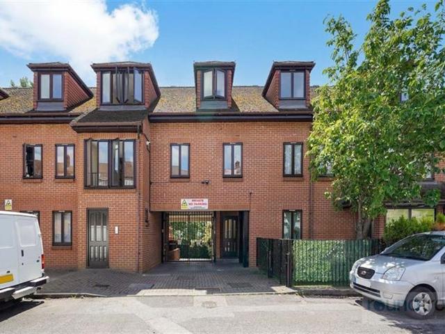 Flat for sale in The Hale, Greater London