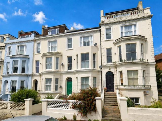 Flat for sale in Bohemia, Guestling Green