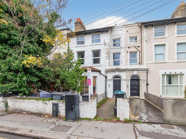 Flat for sale in London Borough of Croydon, Selhurst