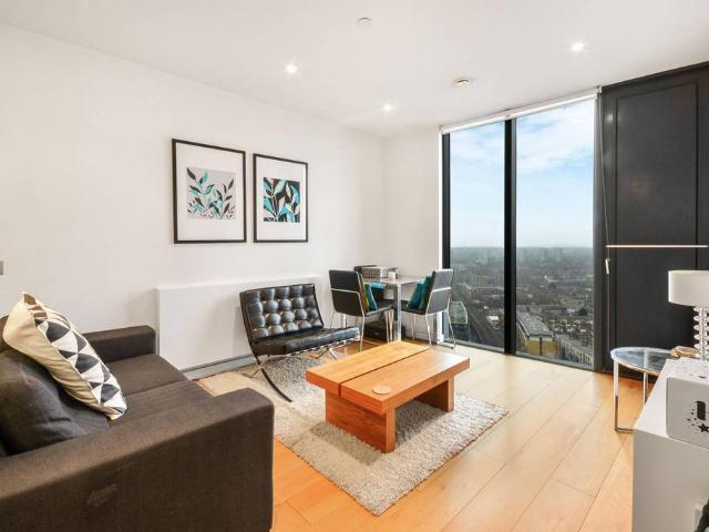 Flat for sale in Elephant and Castle, Greater London