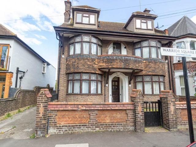 Flat for sale in Southend City Centre Neighbourhood, Alton Barnes