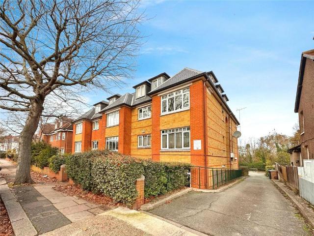 Flat for sale in New Malden, Greater London