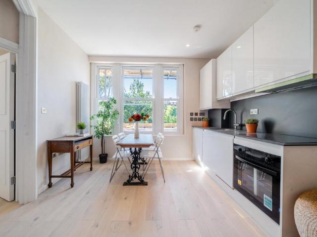 Flat for sale in Notting Hill, Greater London