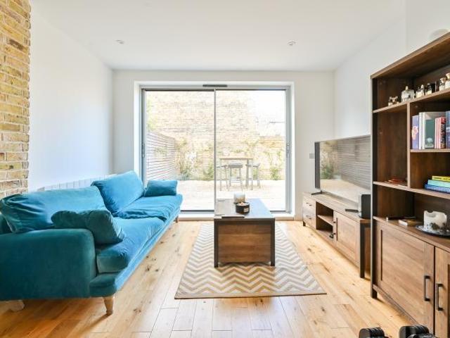 Flat for sale in London Borough of Lewisham, Greater London