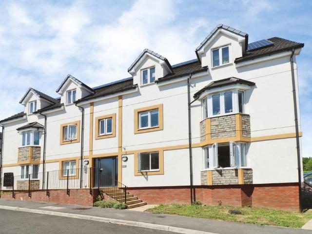 Flat for sale in Feckenham, City Of Bristol
