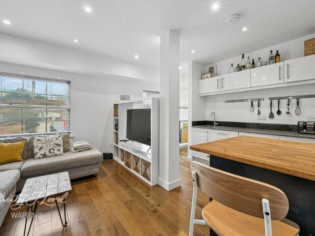 Flat for sale in St. George in the East, Greater London