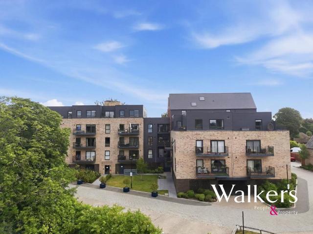 Flat for sale in Navestock Side, Essex