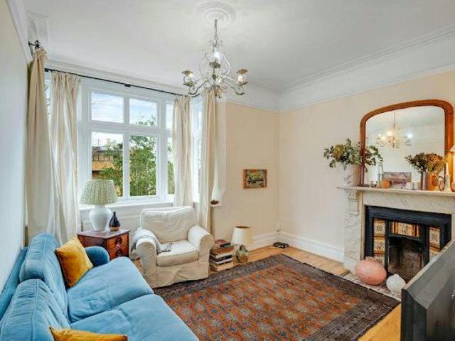 Flat for sale in Archway, Greater London