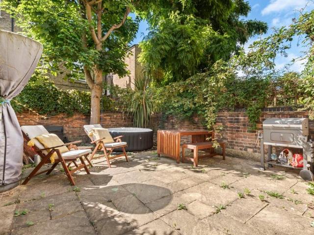 Flat for sale in West Kensington, Greater London