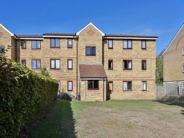 Flat for sale in Holywell Estate, Watford