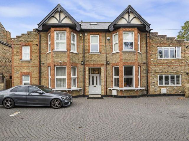 Flat for sale in Halfway Street, Greater London