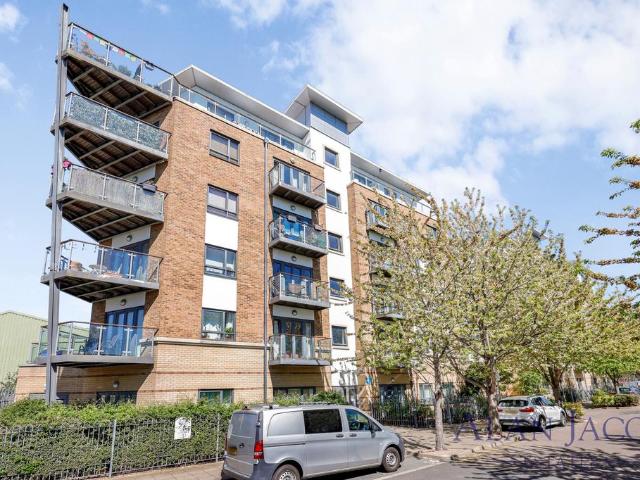 Flat for sale in College Park, Greater London