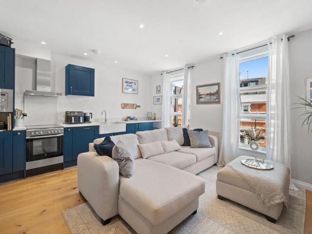 Flat for sale in Fulham, Greater London