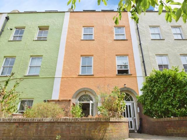 Flat for sale in Stokes Croft, Feckenham