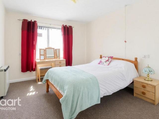 Flat for sale in Locksbottom, Greater London