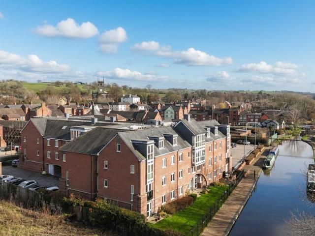 Flat for sale in Stone, Baswich