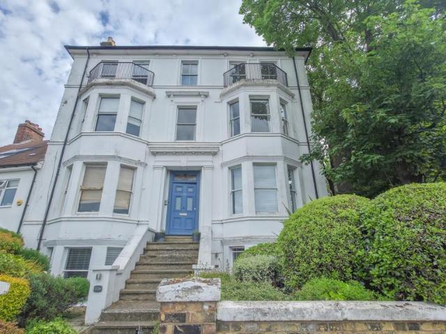 Flat for sale in Shooters Hill, Greater London