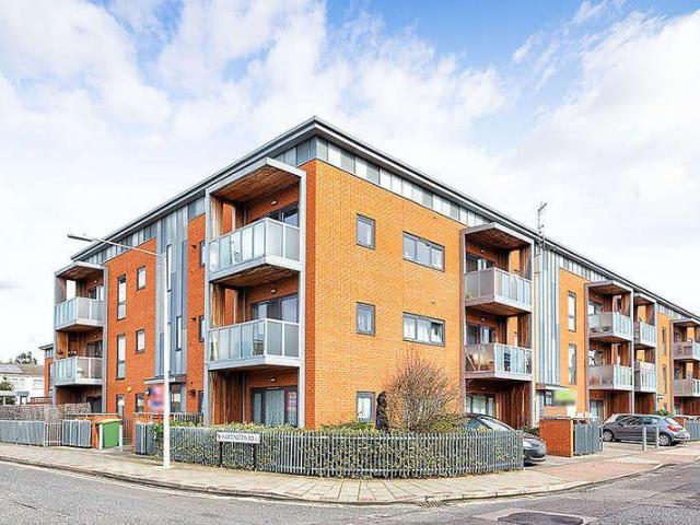 Flat for sale in Canning Town, Greater London