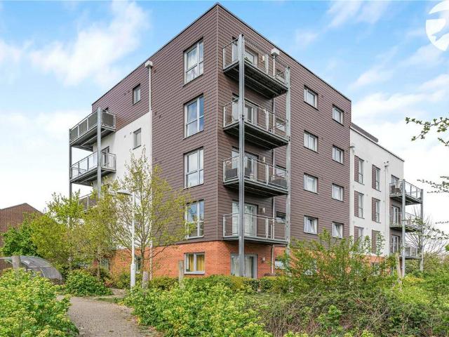 Flat for sale in Monks Orchard, Kent