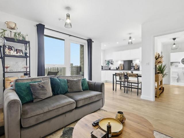 Flat for sale in Navestock Side, Essex