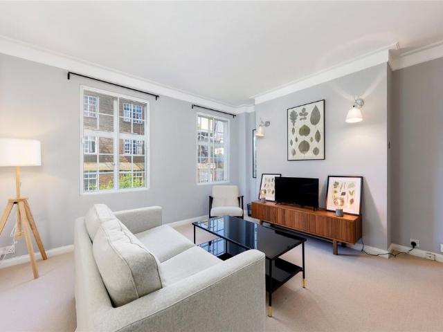 Flat for sale in Chelsea, Greater London