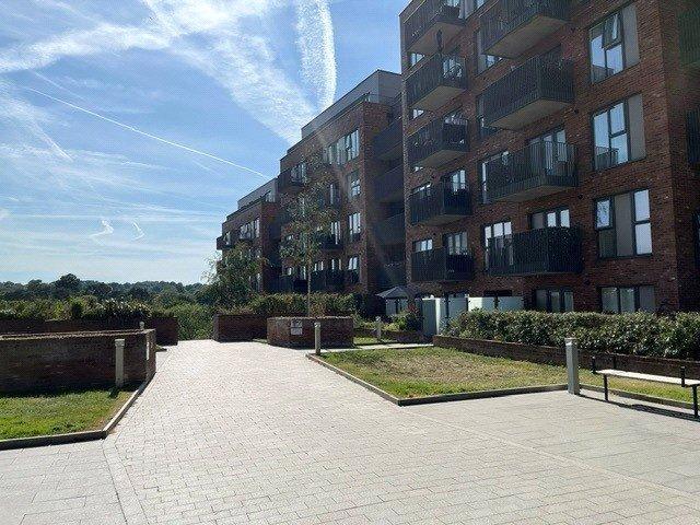Flat for sale in Ringlestone, Midway
