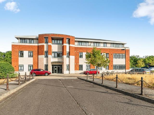 Flat for sale in Basingstoke, Basingstoke and Deane