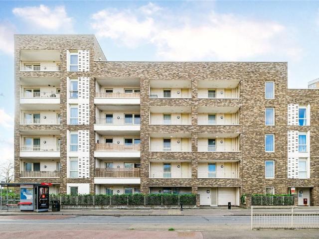 Flat for sale in Dagenham, Becontree Heath