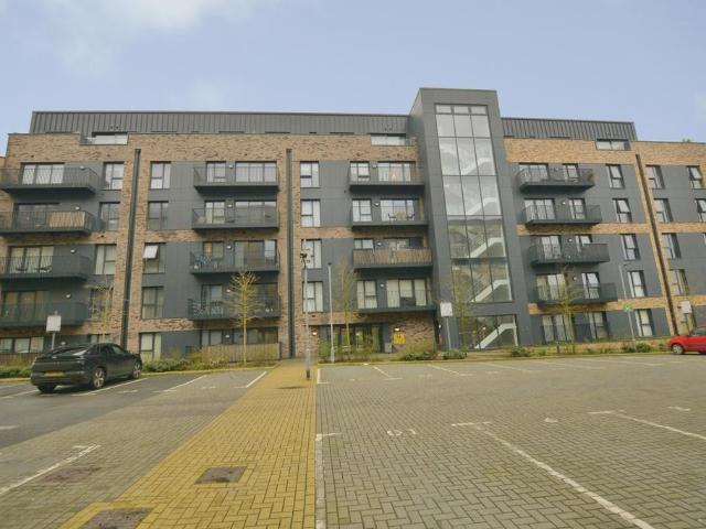 Flat for sale in Repton Manor, Bridgefield