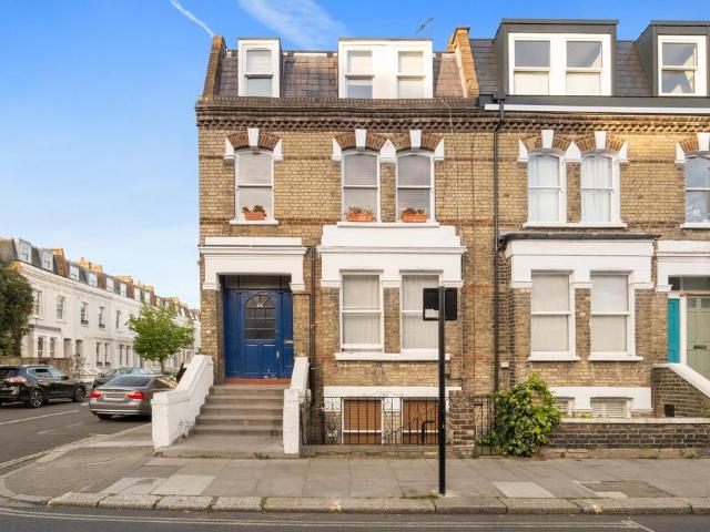 Flat for sale in Fulham, Greater London