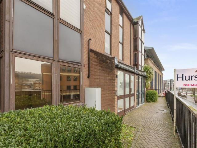 Flat for sale in Castlefield, Cressex