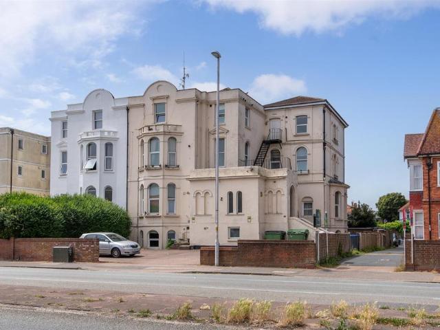 Flat for sale in Worthing, West Sussex