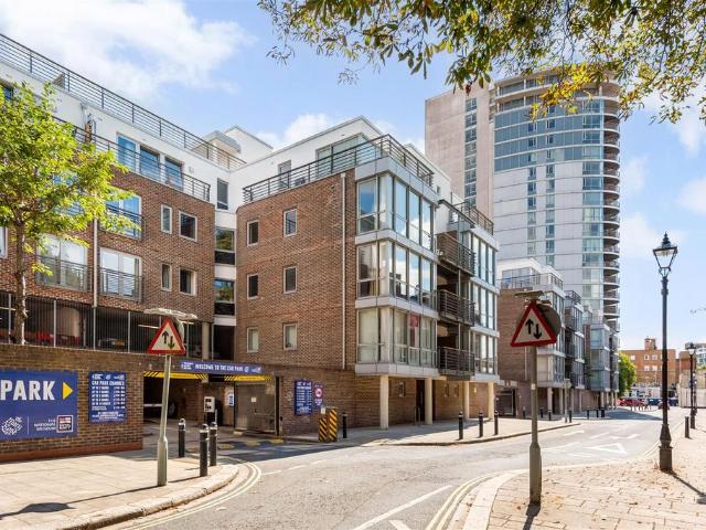 Flat for sale in Portsea, City Of Portsmouth