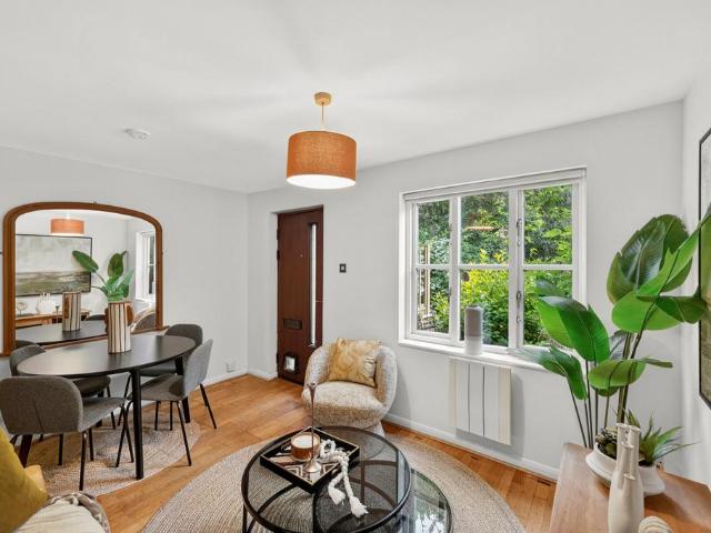 Flat for sale in Barnsbury, Greater London