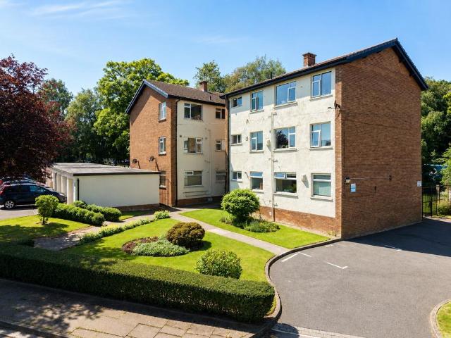 Flat for sale in Woodchurch, Wirral