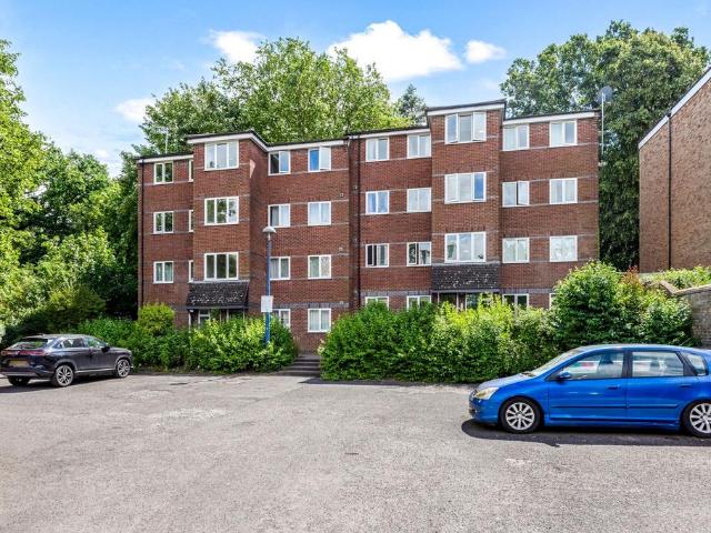 Flat for sale in Perryfields, West Sussex