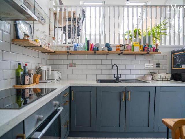 Flat for sale in London Borough of Croydon, South Norwood