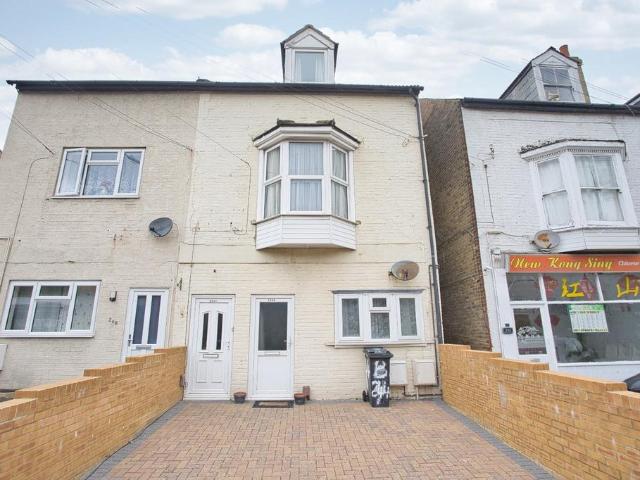 Flat for sale in Ash, Kent