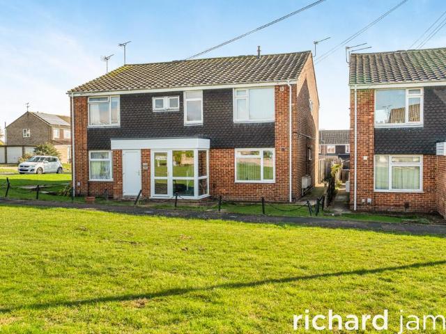 Flat for sale in Woodshaw, Royal Wootton Bassett