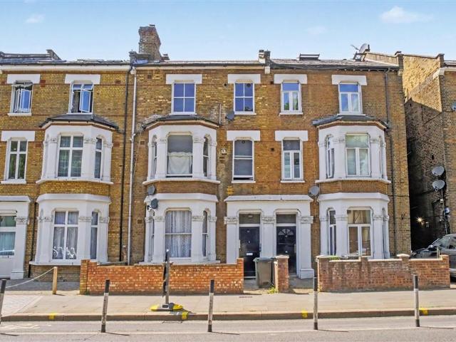 Flat for sale in Shepherd's Bush, Greater London