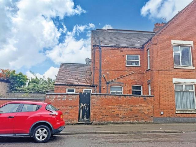 Flat for sale in Nuneaton, Nuneaton and Bedworth