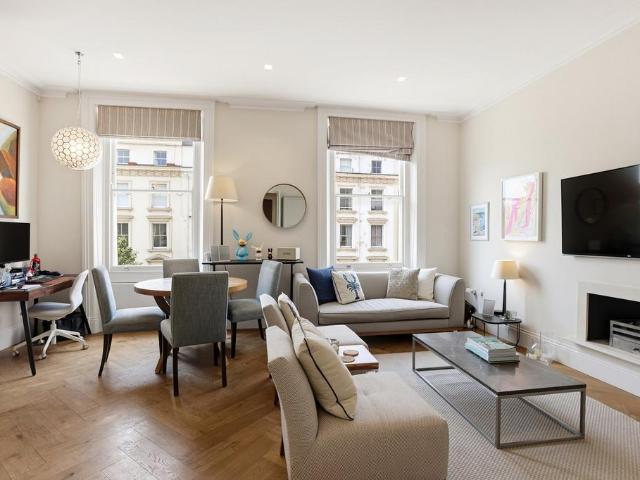 Flat for sale in Pimlico, Greater London