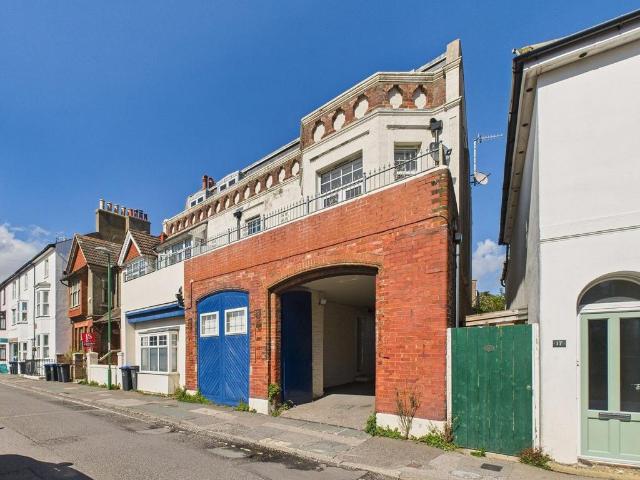 Flat for sale in Fishersgate, West Sussex