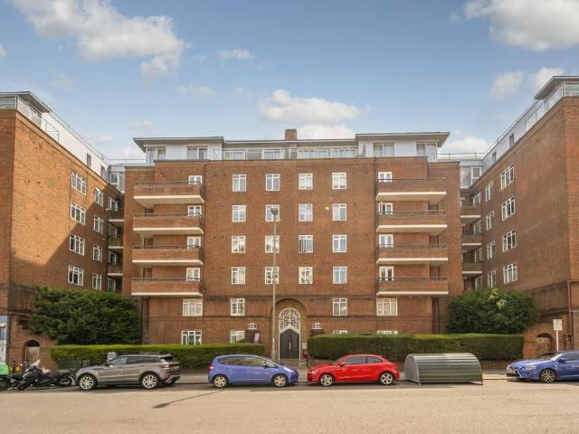 Flat for sale in Putney, Greater London