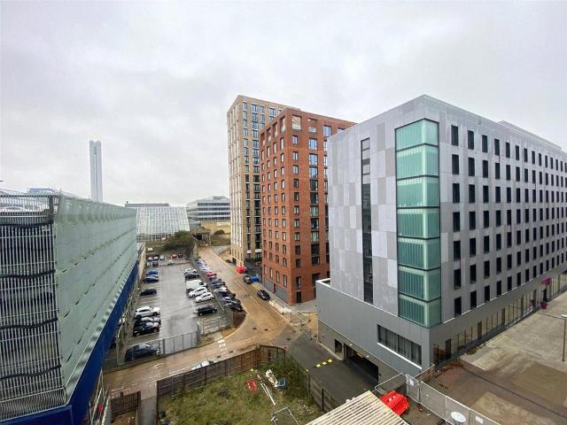 Flat for sale in Milton Keynes