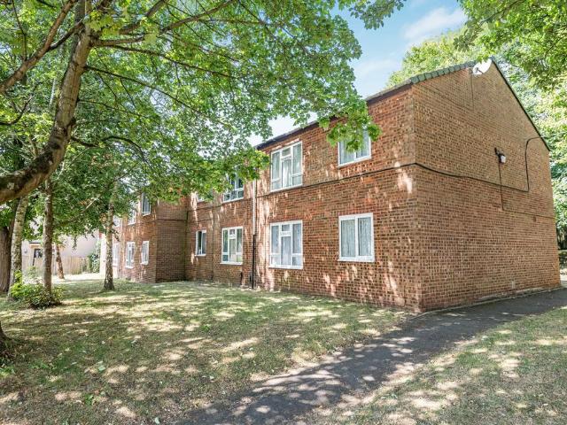 Flat for sale in St Albans, Five Acres