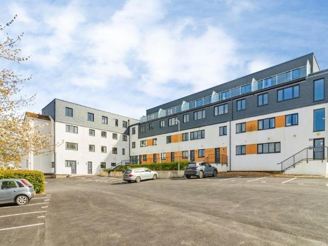 Flat for sale in Strode, Devon