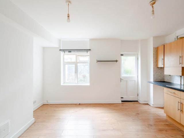 Flat for sale in Stokes Croft, Feckenham
